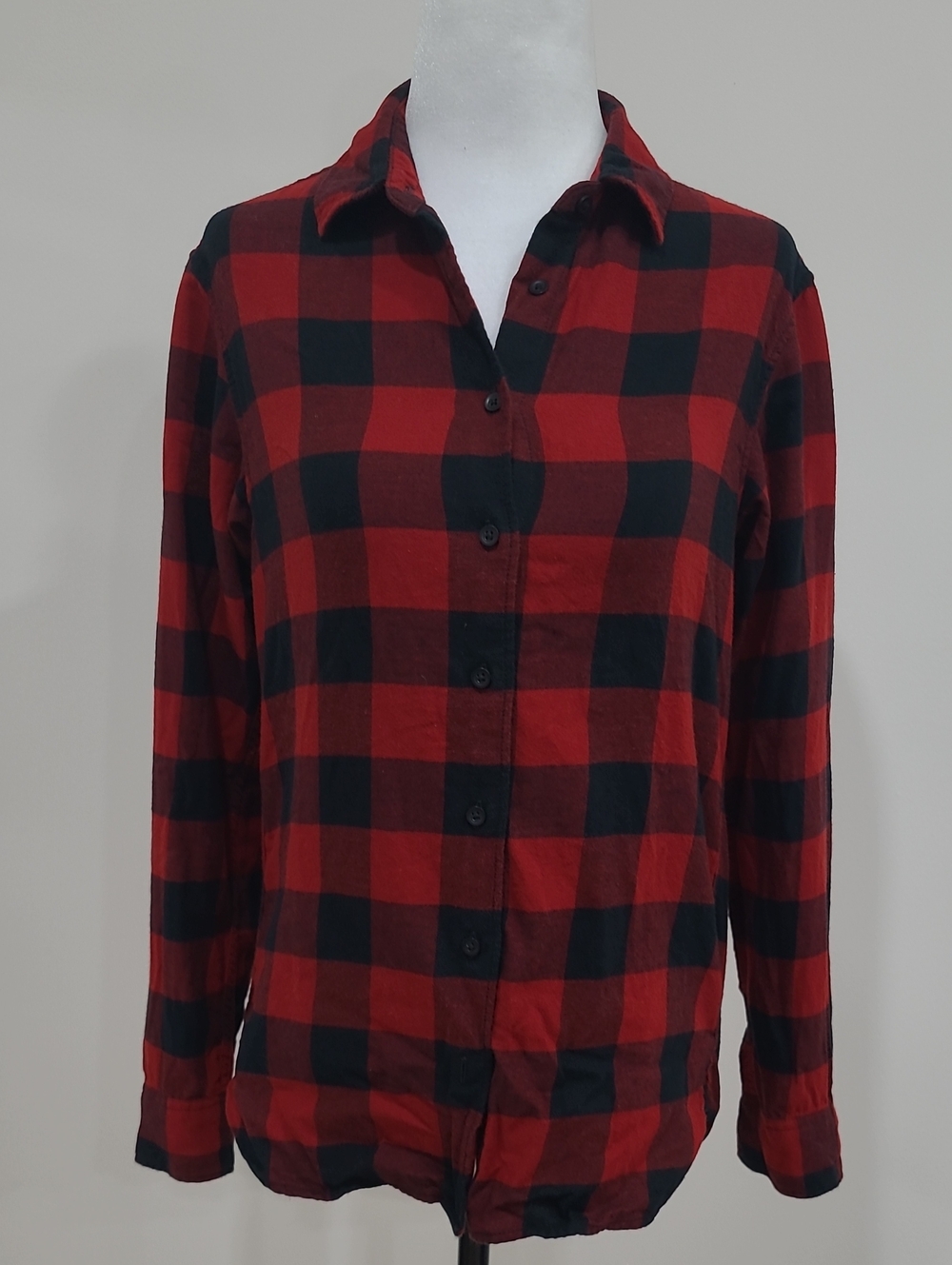Uniqlo Women's Buffalo Red and Black Plaid Button-Down Shirt